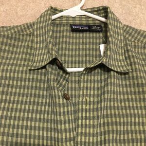 Patagonia Men’s Short Sleeve, Green. Button up